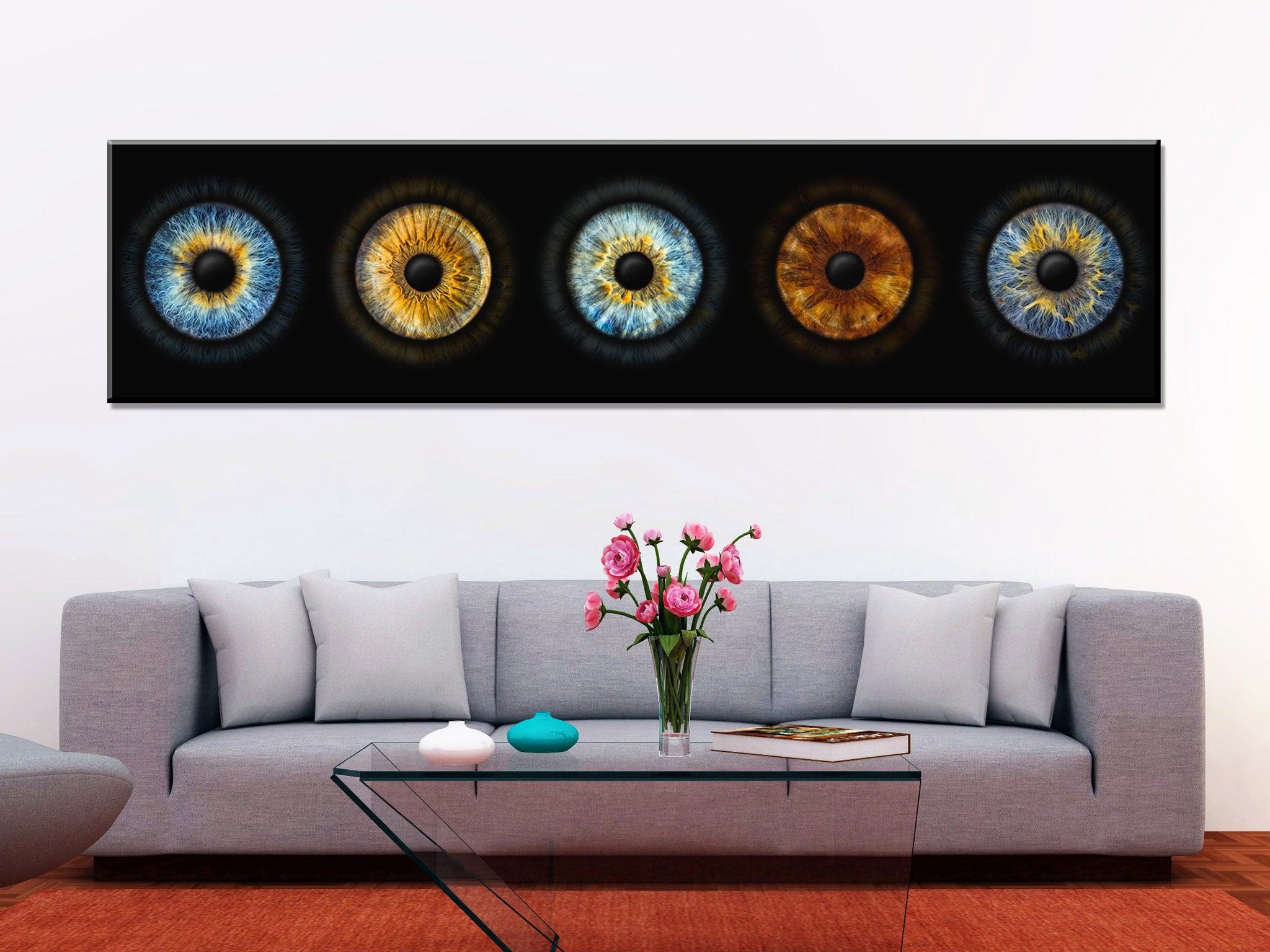 Fünf Irisfotografien auf einem Wandbild im Panoramaformat